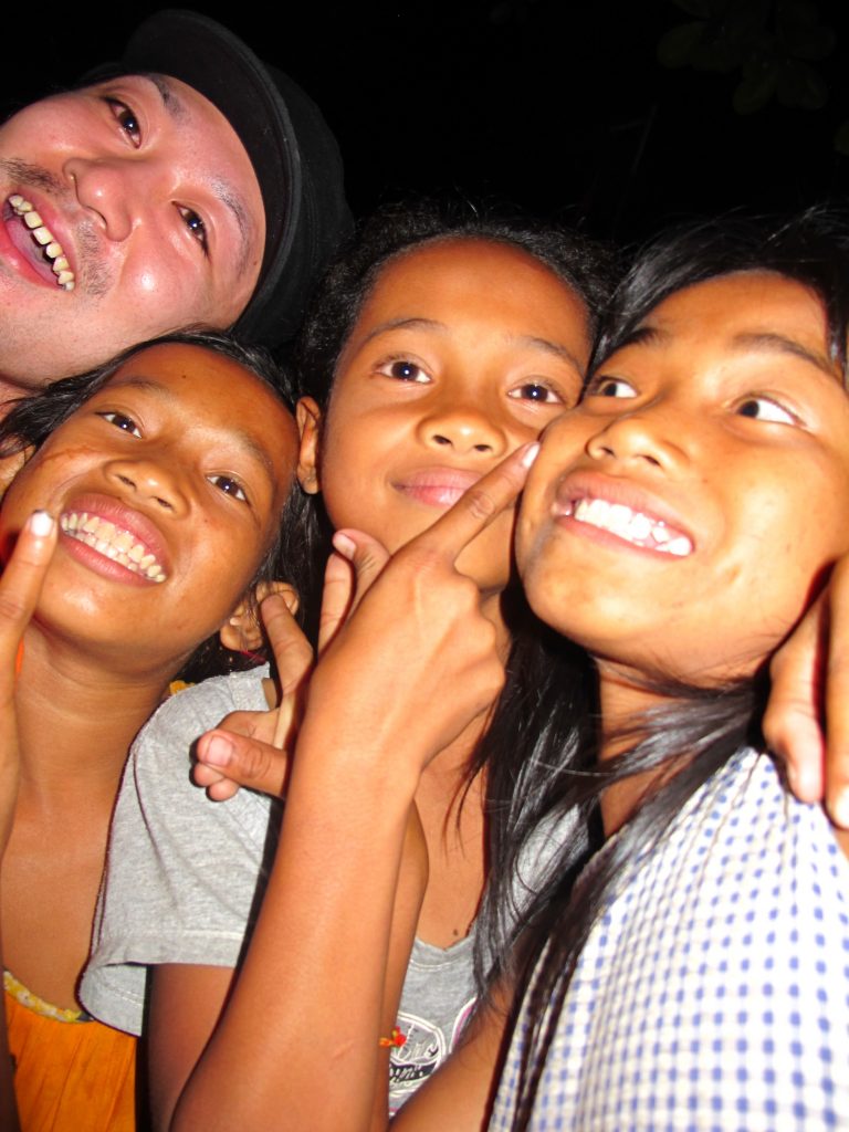 カンボジア　子供　女の子